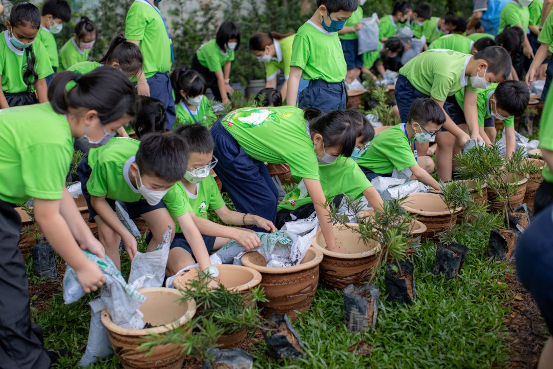 吉华二校毕业典礼 蔡德兴:大胆尝试会有成功机会